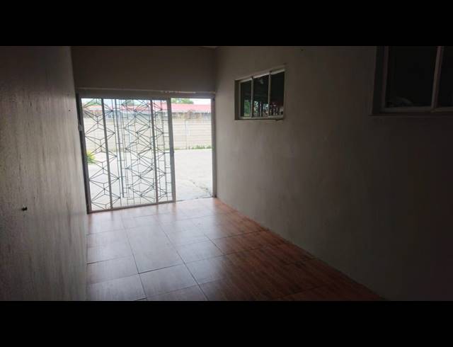 2 BEDROOM FLAT RENTED IN LENNOXTON